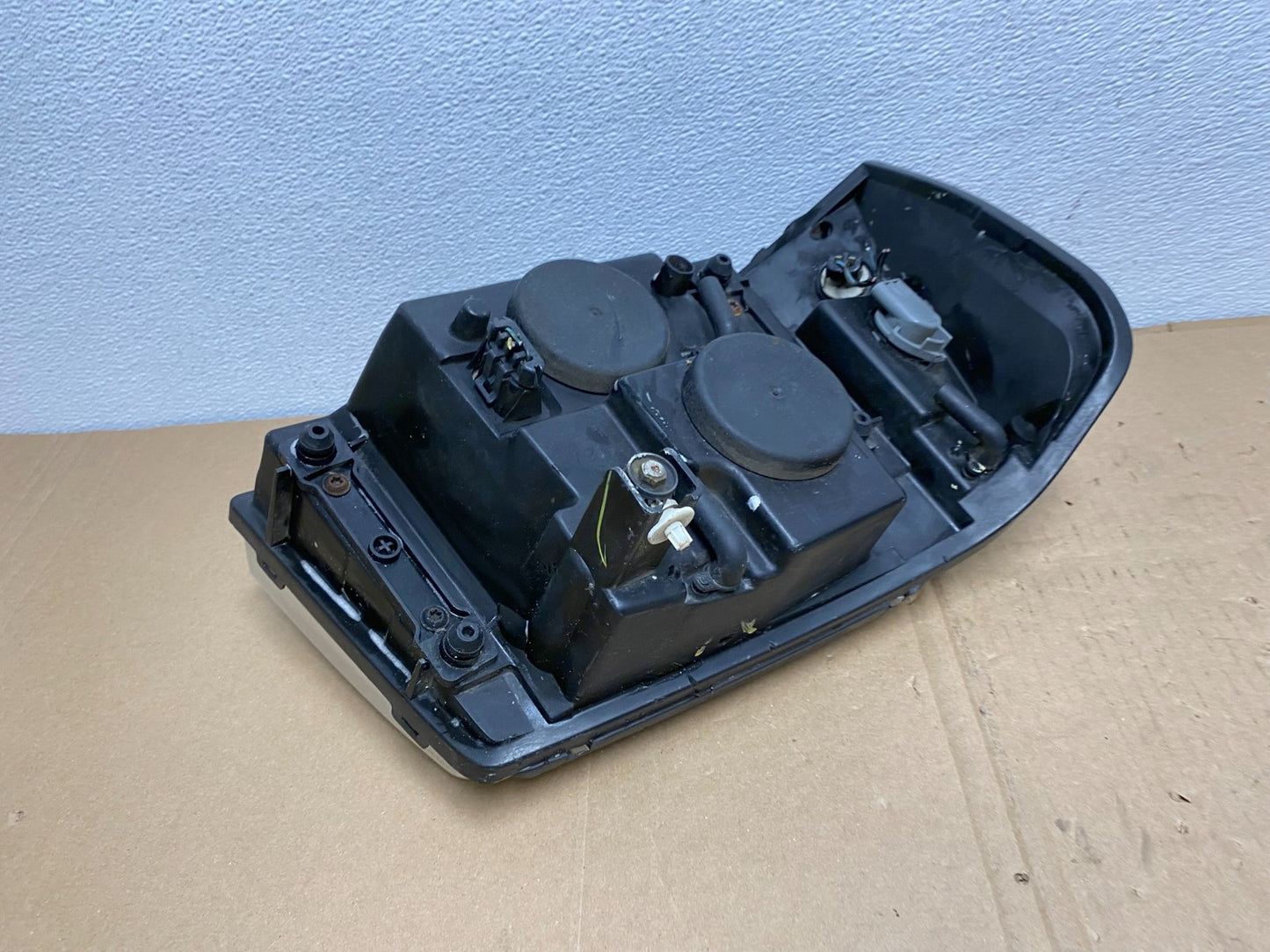 2002 to 2009 Gmc Envoy Left Driver Lh Side Headlight Halogen Oem AB6850 DW6