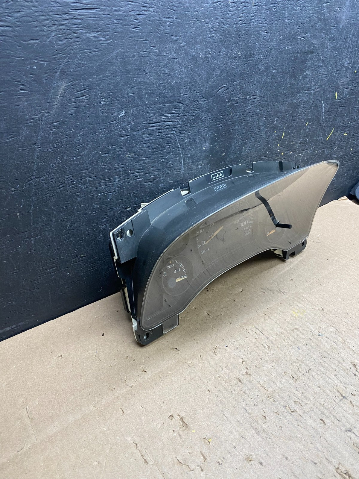 2004 to 2007 Chevrolet Express Speedometer Cluster Gauge T4835 DG1