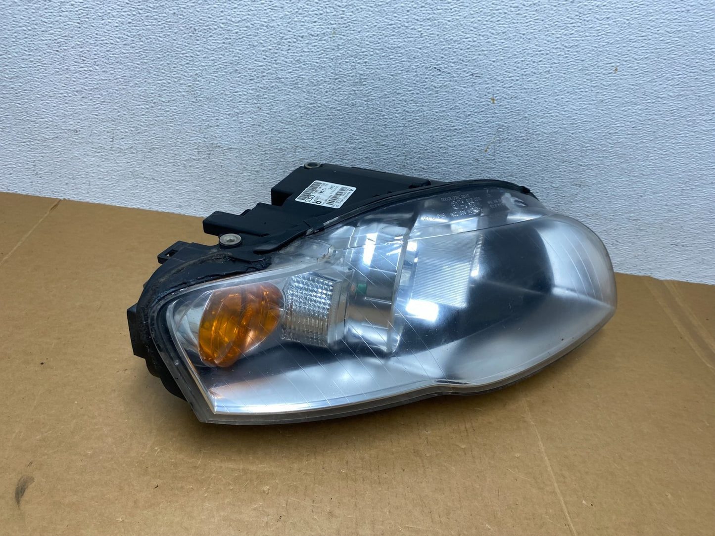 2005 2006 2007 2008 Audi A4 Right Passenger RH Halogen Headlight AD8947 DW2