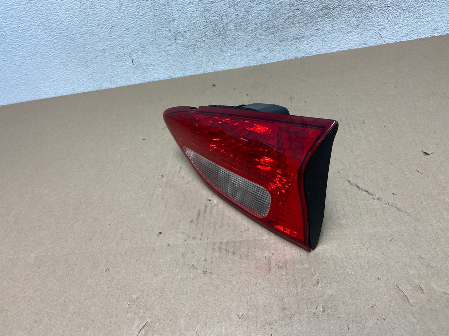 2006 2007 Subaru Tribeca B9 Right Passenger Side Tail Light Inner AG5755 DW1