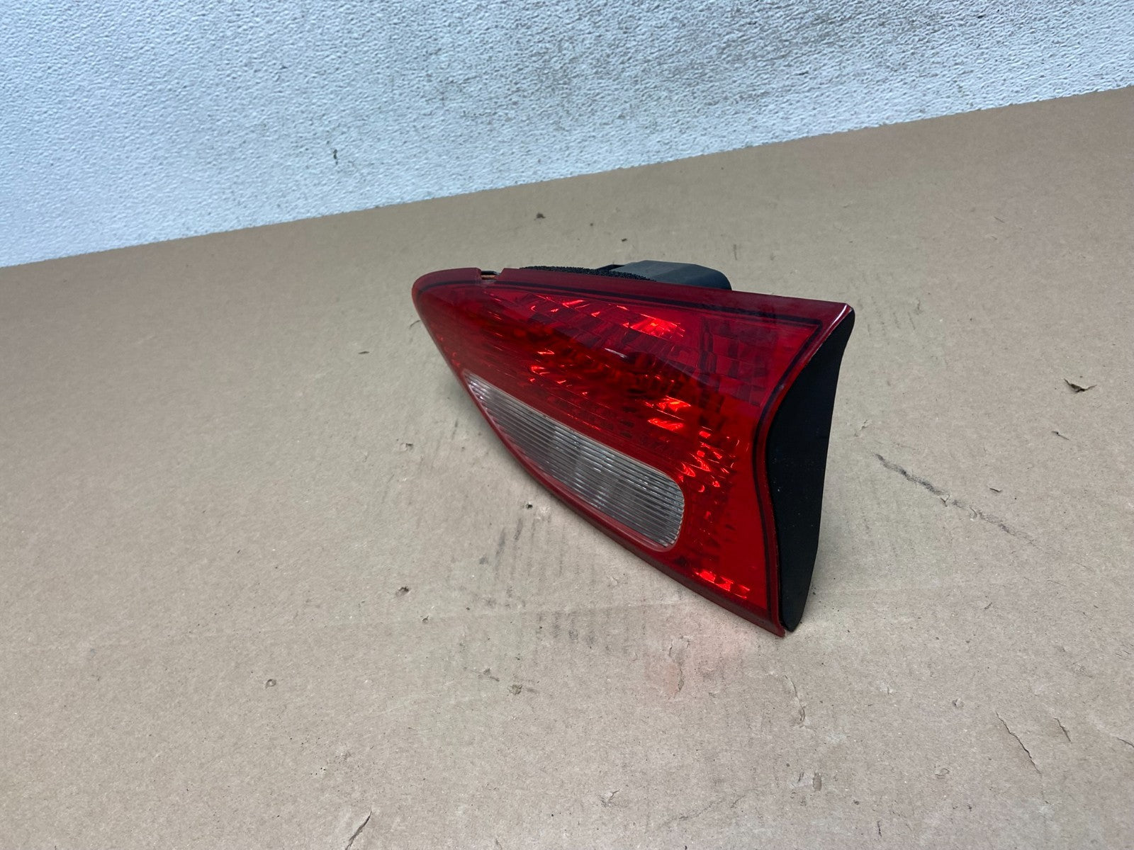 2006 2007 Subaru Tribeca B9 Right Passenger Side Tail Light Inner AG5755 DW1