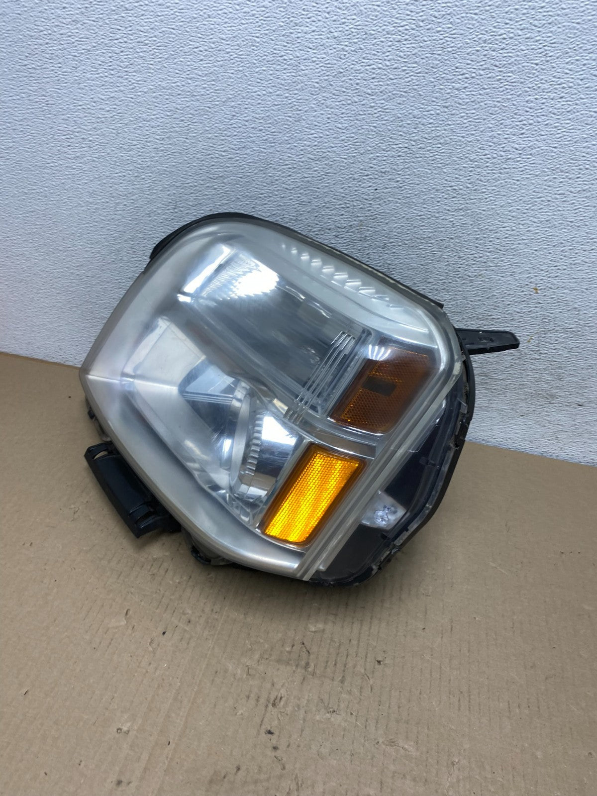 2010 to 2015 GMC Terrain Halogen Left Driver Lh Side Headlight AF5850 DW1