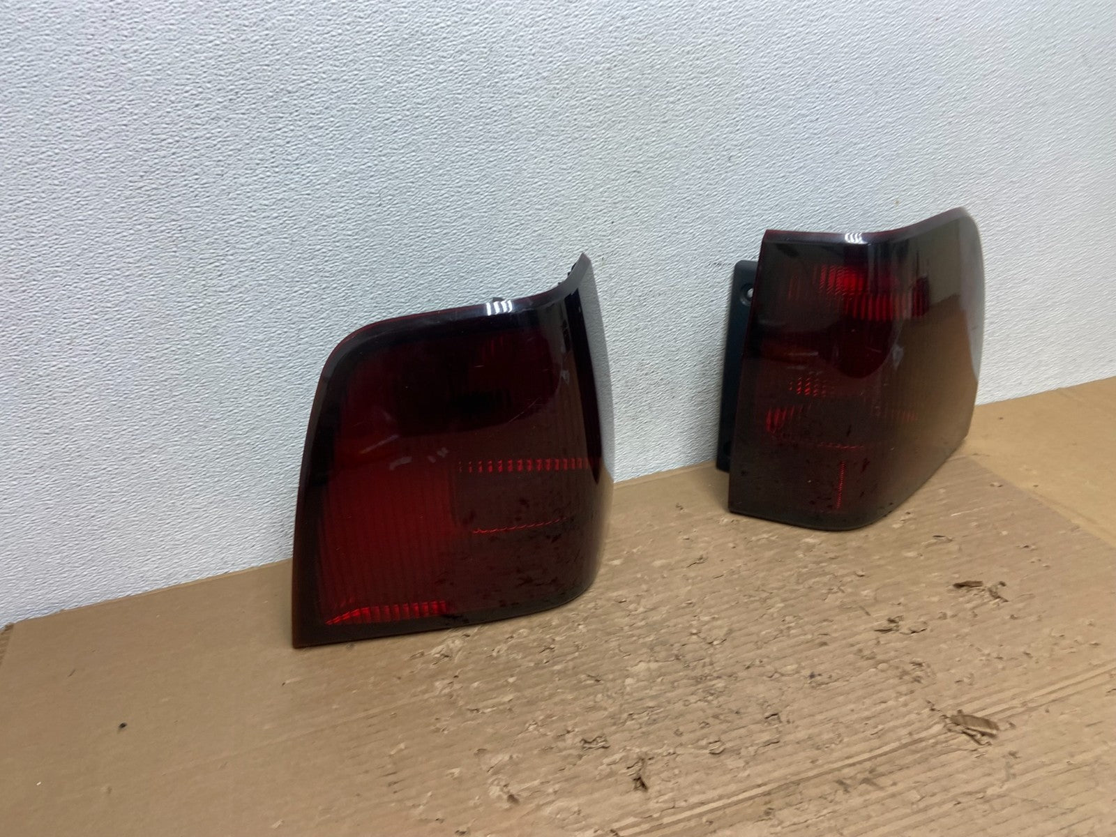 2003 to 2006 Lincoln Navigator Left+Right Side Tail Lights AD4391 DW2