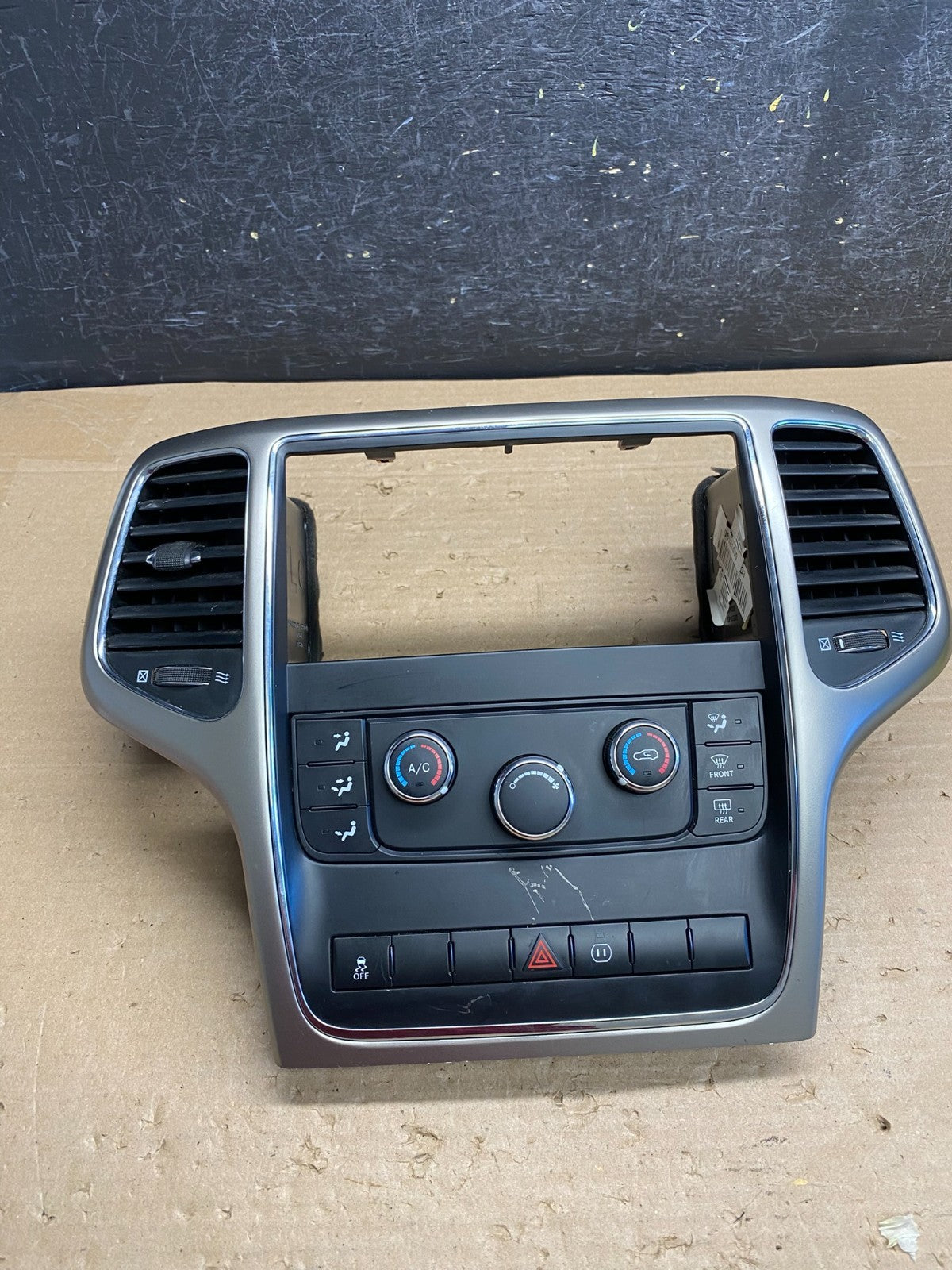 2011-2013 Jeep Grand Cherokee Center Radio Climate Control Bezel Vent AG8364 DG0