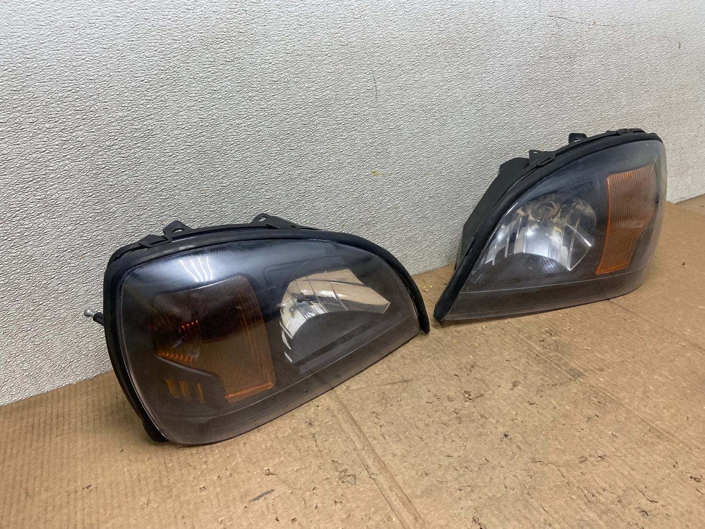 2000 to 2005 Cadillac Deville Left+Right Side LED Black Headlights AA6919 DG2