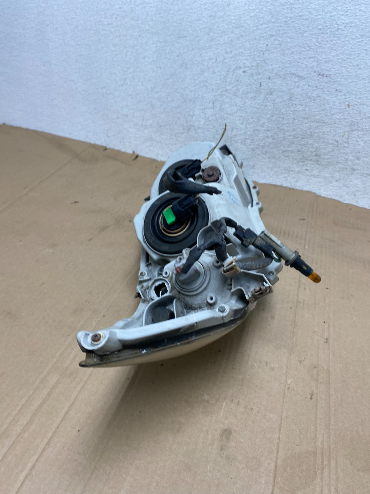 2010 - 2011 Toyota Camry Left Driver LH Halogen Headlight AE9098 DW9