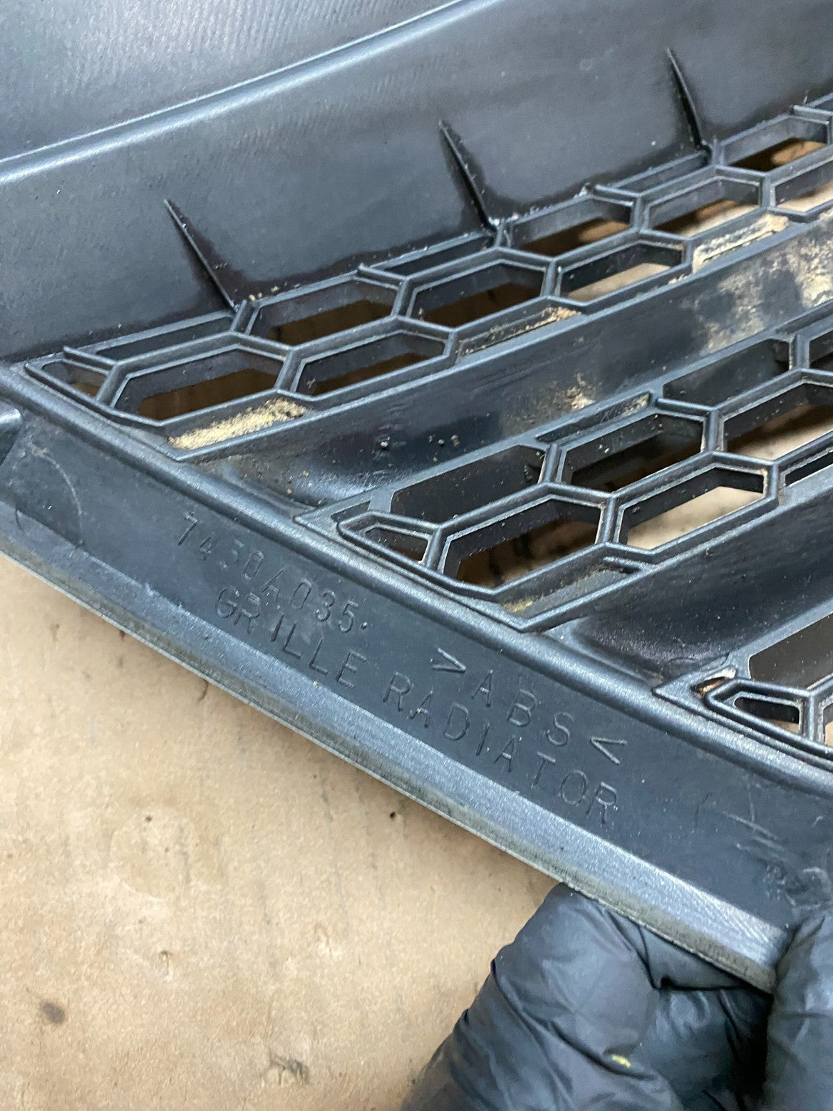 2007 - 2009 Mitsubishi Outlander Front Upper Grill Grille OEM W4625 DG15