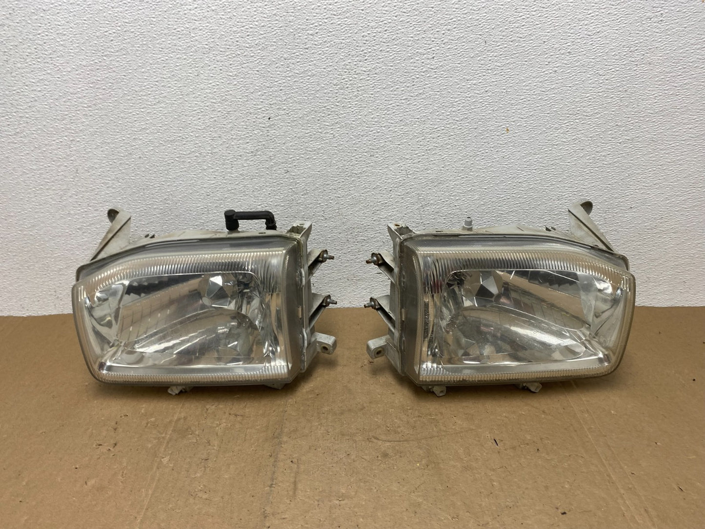 1999-2004 Nissan Pathfinder Left+Right Side Set Halogen Headlights AC5822 DW0