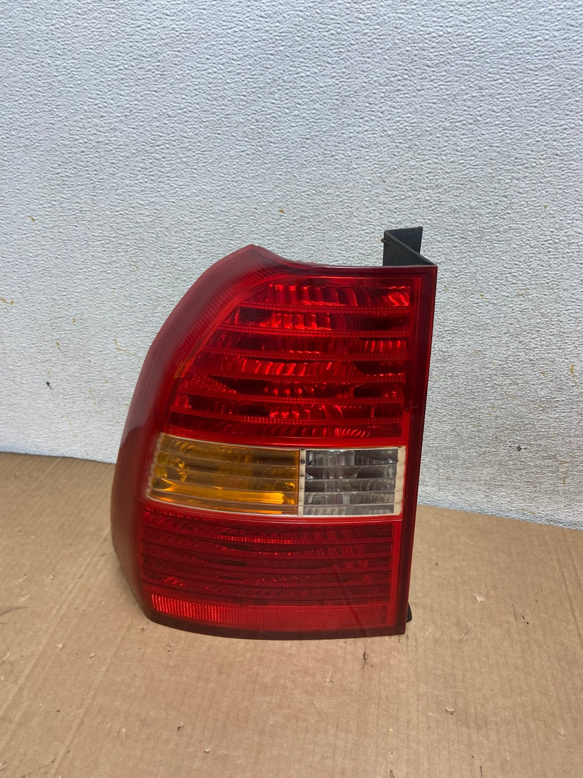 2005 to 2008 Kia Sportage Left Driver Side LH Side Tail Light AI8390 LK0