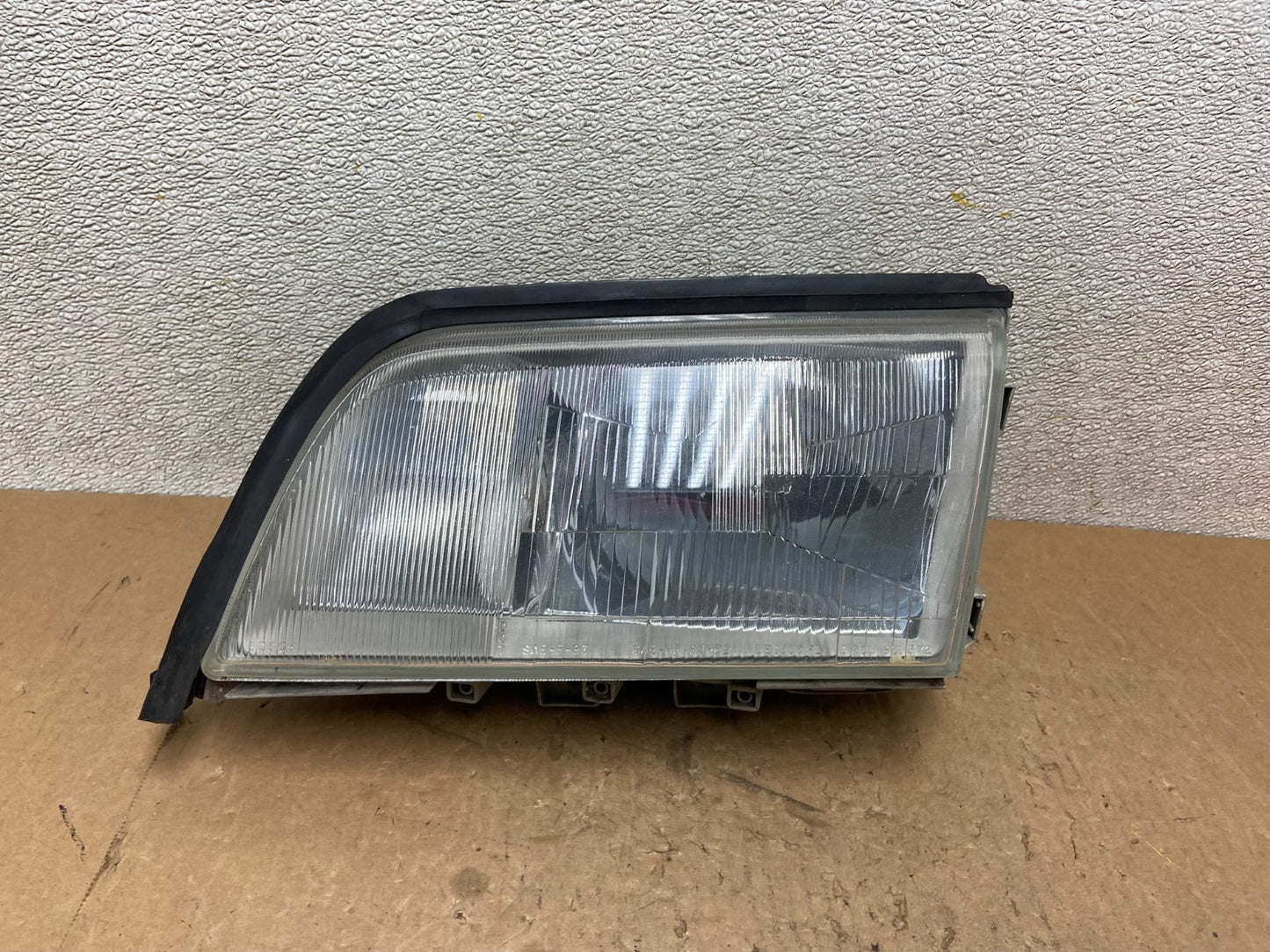 1994 - 1996 Mercedes C C220 W202 Front Left Driver LH Headlight OEM z7958 DG0