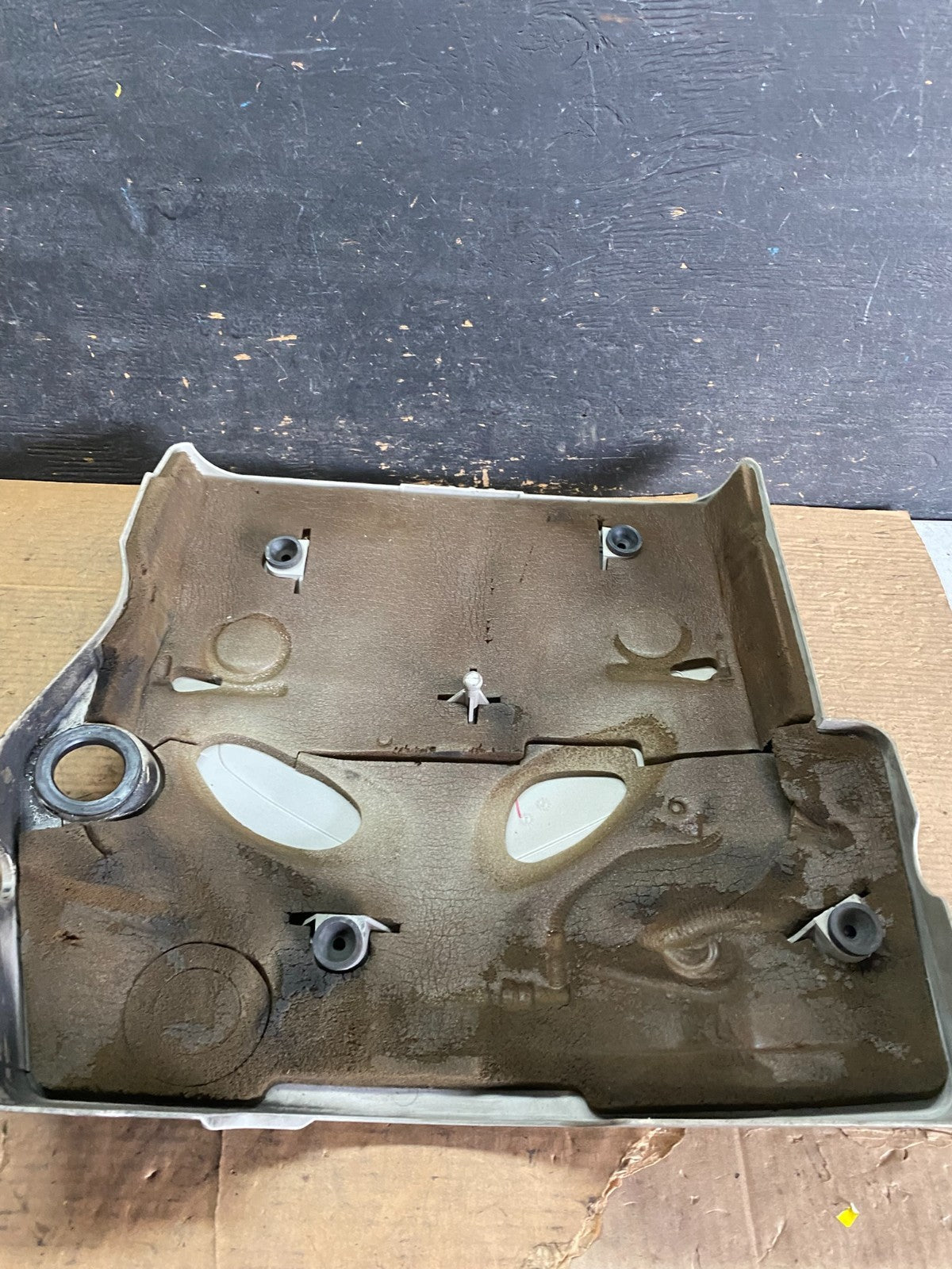 2004 to 2007  Cadillac CTS 3.6L Plastic Engine Cover Shield OEM  Q9826 DG5