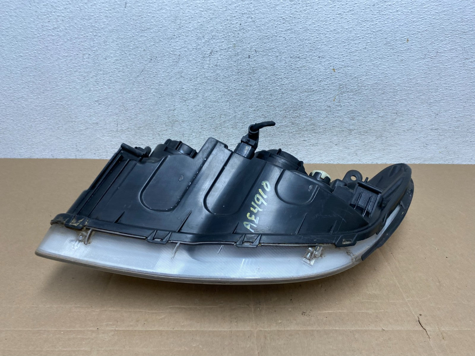 2007 2008 2009 2010 Hyundai Elantra Right Passenger Side Headlight AE4910 DW7