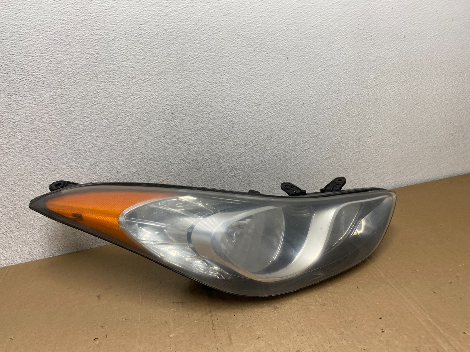 2011 2012 2013 Hyundai Elantra Right Passenger Headlight AC5679 DW0
