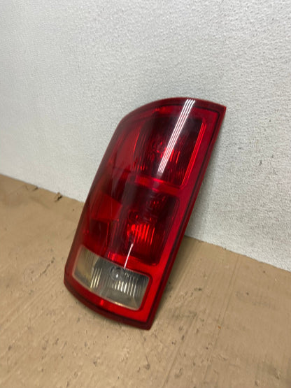 2002 to 2006 Dodge Ram 1500 Left Driver side Tail Light AE9299 LK1