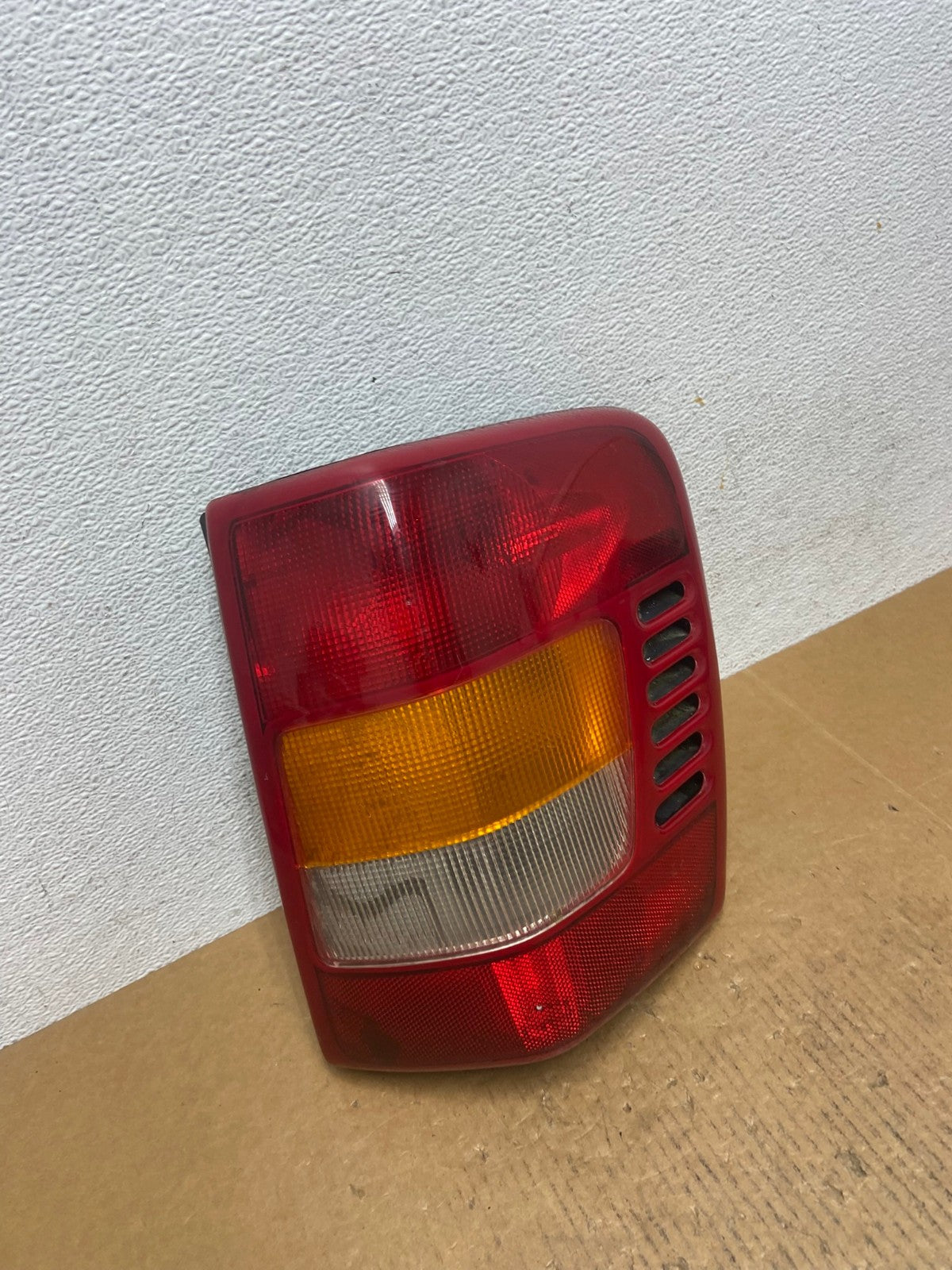 1999-2004 Jeep Grand Cherokee WJ Right Passenger Rh Tail Light TYC AE0439 LK2