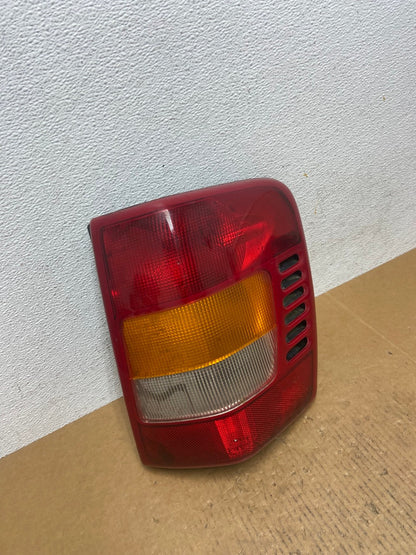 1999-2004 Jeep Grand Cherokee WJ Right Passenger Rh Tail Light TYC AE0439 LK2
