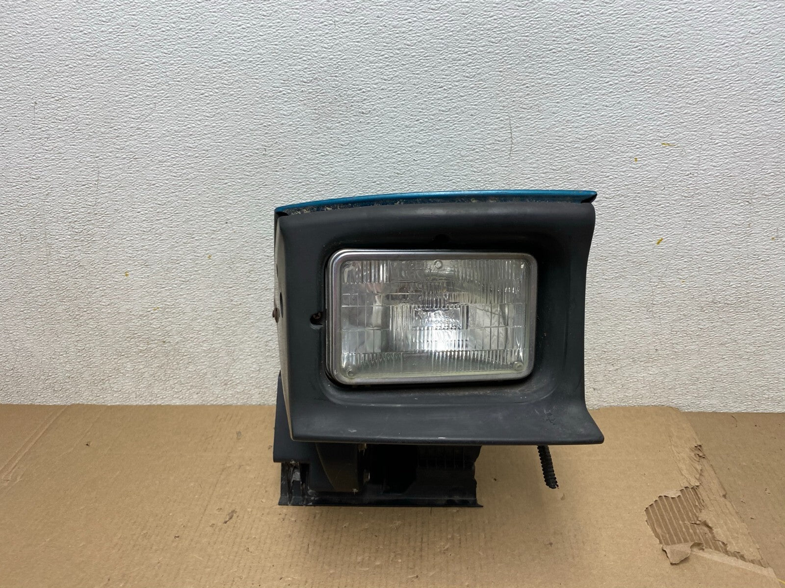 1991 to 1996 Mercury Caprice Right Passenger RH Side Headlight OEM L4713 DG0