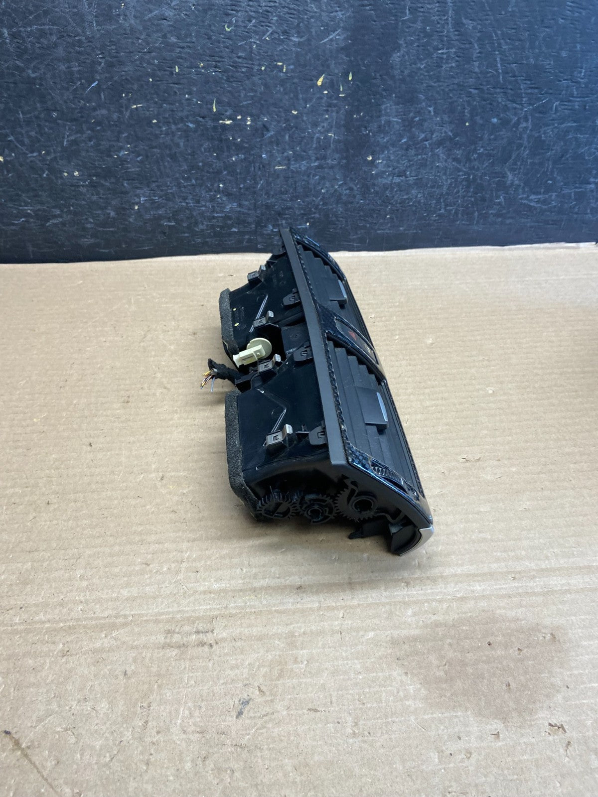 2010 to 2013 BMW X5 X6 Center Console Dash Air Vent AH1460 DG1