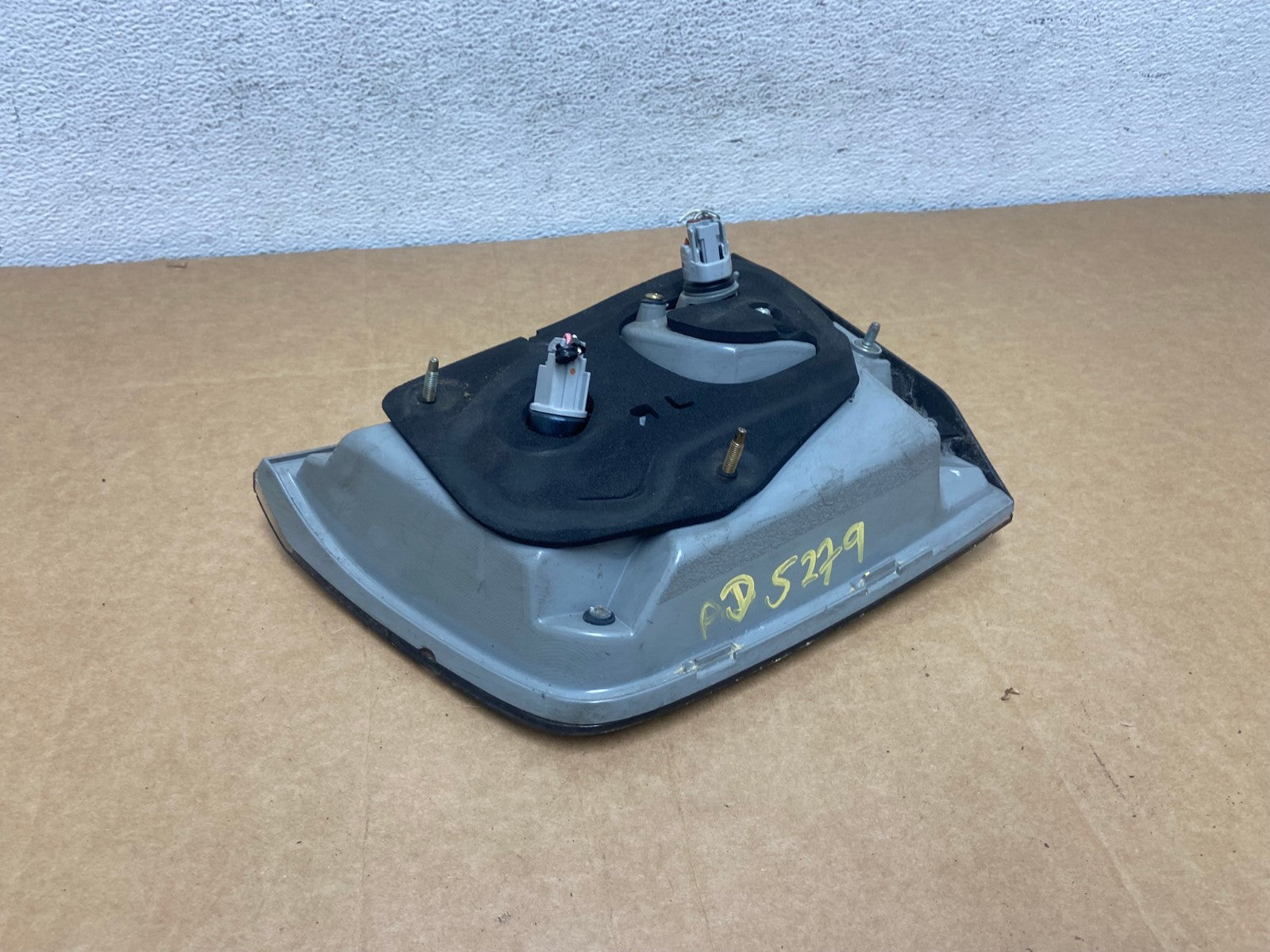 2004 to 2009 Lexus Rx350 RX330 Left Driver Inner Tail Light AD5279 LK5