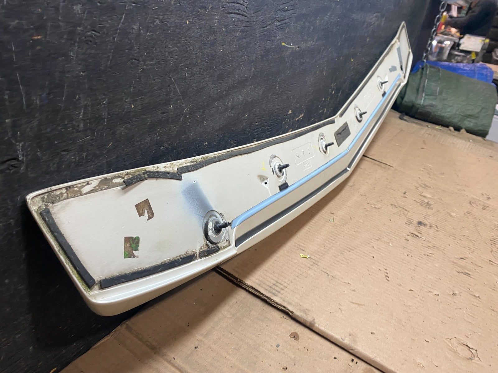 2003 to 2007 Cadillac CTS Trunk Spoiler Wing White OEM W2492 DG9