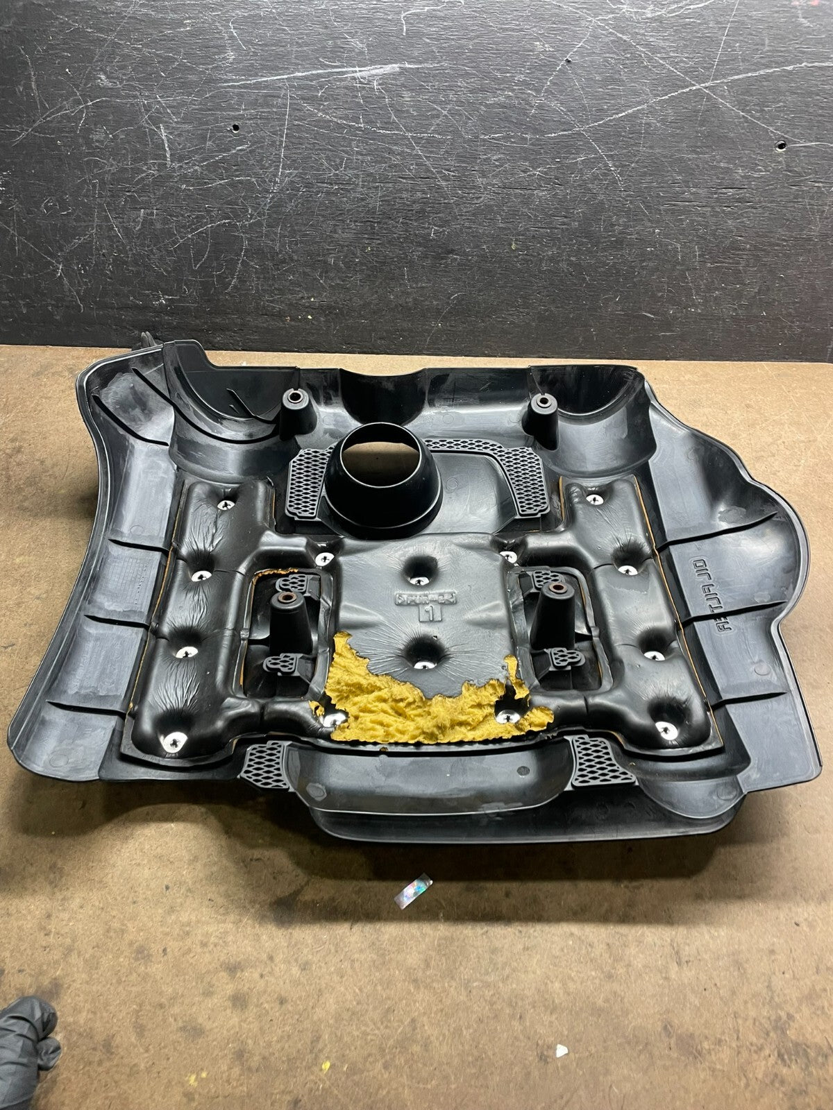 2006 to 2008 Kia Sedona V6 3.8L Engine Motor Cover M5310 PS4