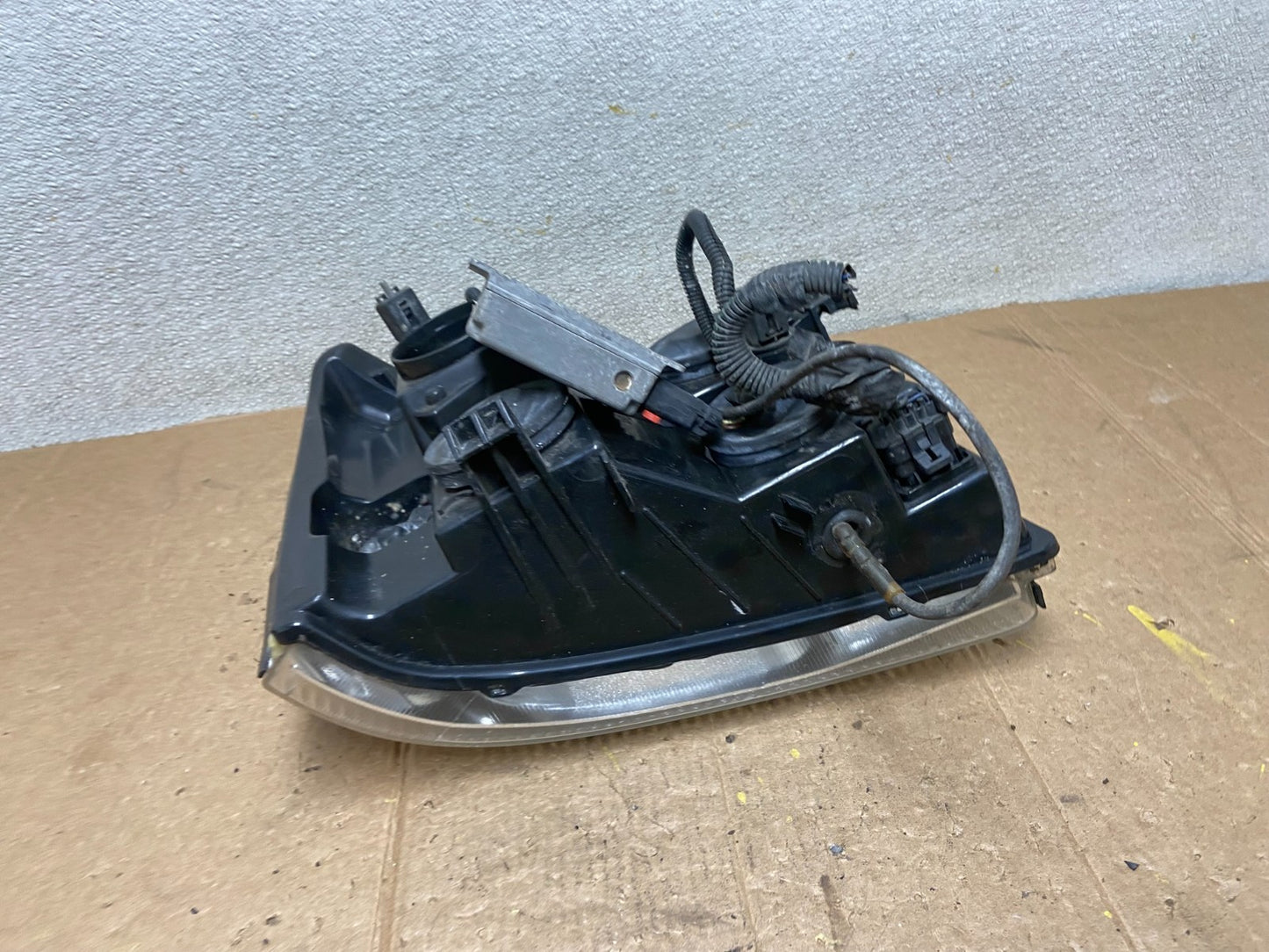 2002 to 2006 Cadillac Escalade Left Driver Lh Xenon HID Headlight Oem AA2689 PS8