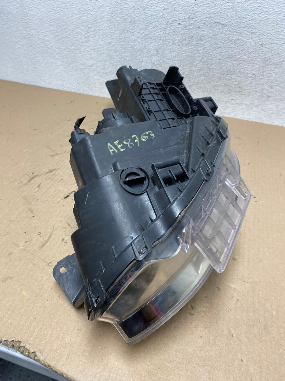 2011 - 2015 Hyundai Sonata Hybrid Right Passenger Halogen Headlight AE8763 LK9