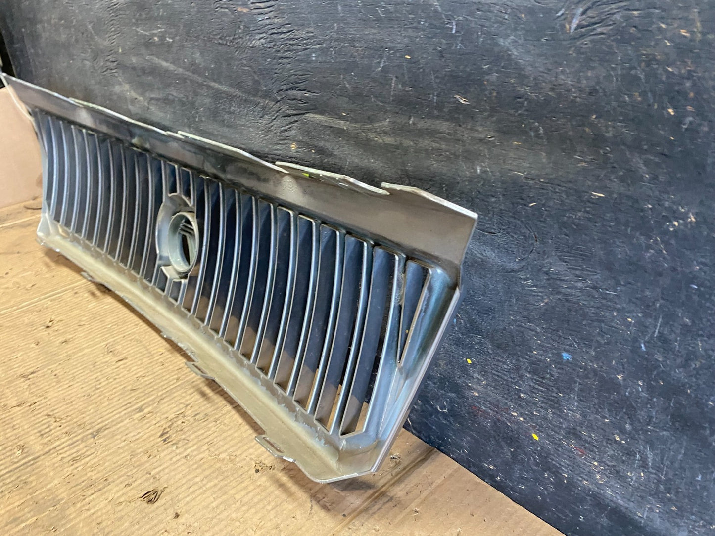 2002 to 2005 Mercury Mountaineer Front Upper Grill Grille Oem S9716 DG8