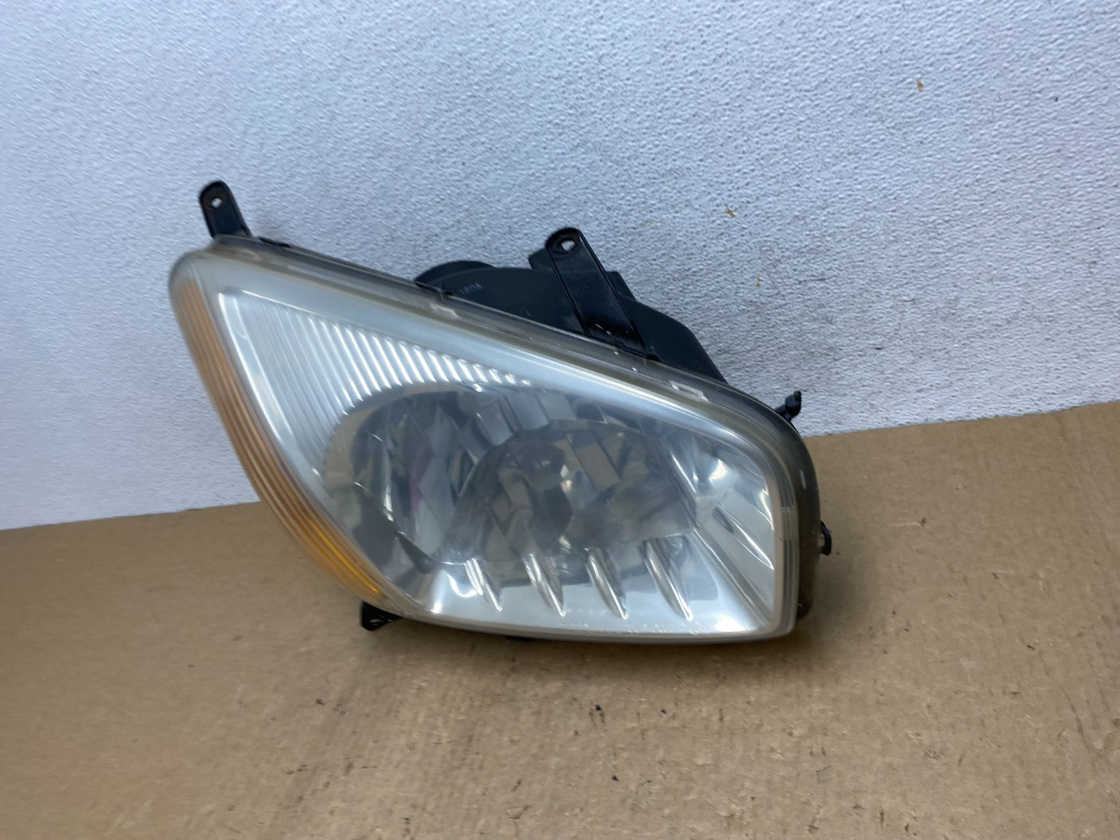 2001 to 2003 Toyota Rav4 Right Passenger RH Side Headlight Halogen AF9826 DW1