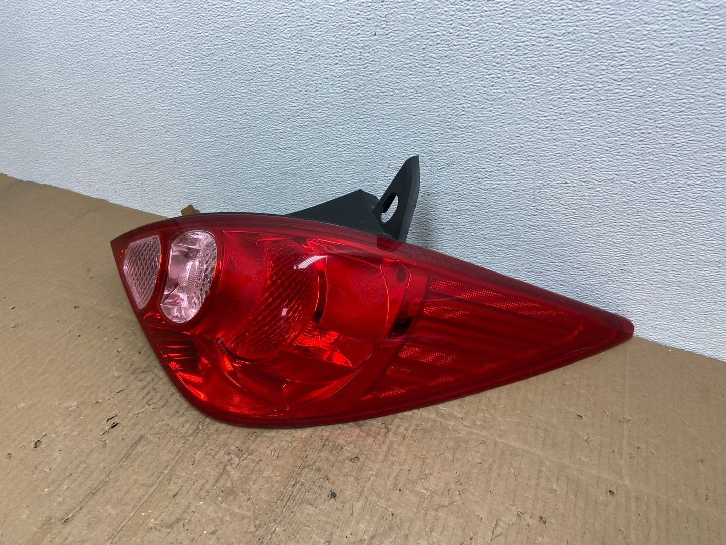 2007 - 2012 Nissan Versa Hatchback Right Passenger Side Tail Light AB8487 DW1