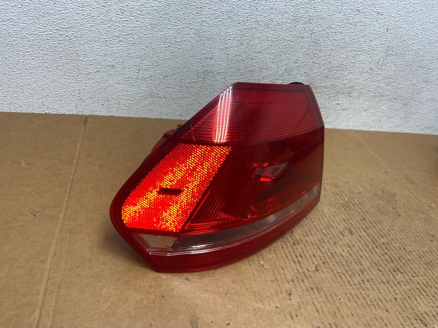 2012 to 2015 Volkswagen Passat Left Driver Lh Side Tail light AE0444 LK2