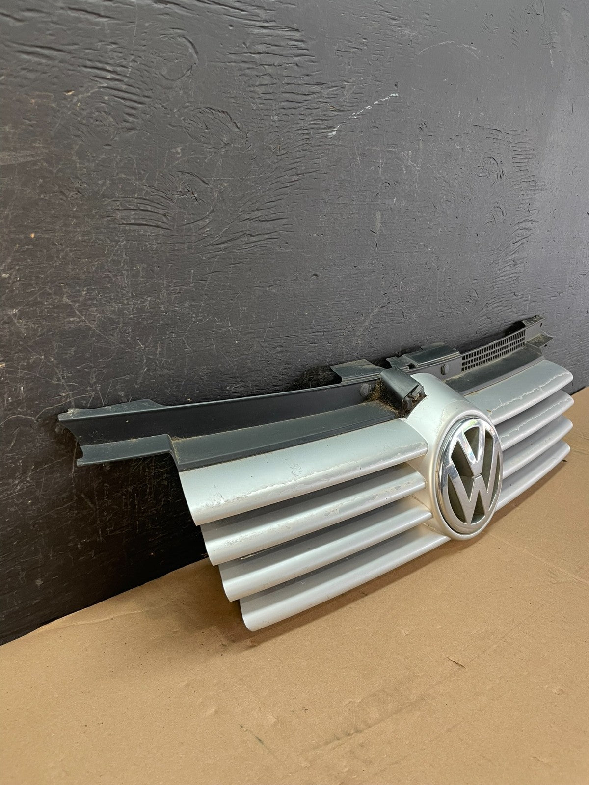 1999-2005 Volkswagen Jetta Front Upper Grille Grill Chrome ad8404 DG2