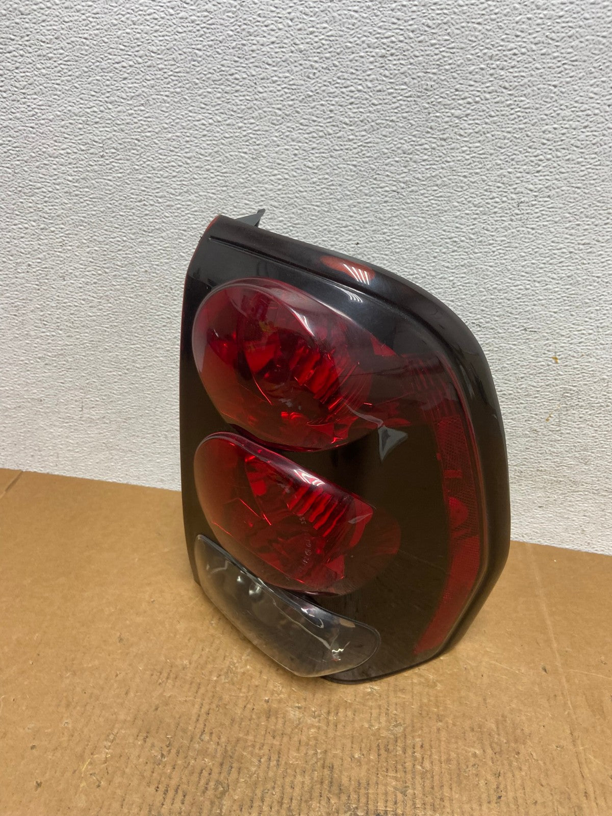 2002 to 2009 Chevrolet Trailblazer Right Passenger Rh Tail Light AE0321 LK0