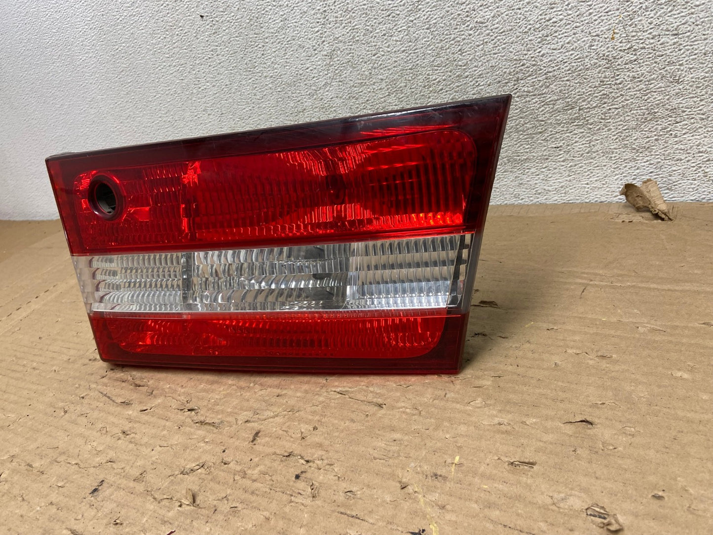 2000 2001 Lexus ES300 Inner Right Passenger RH Side Tail Light AG8335 LK2