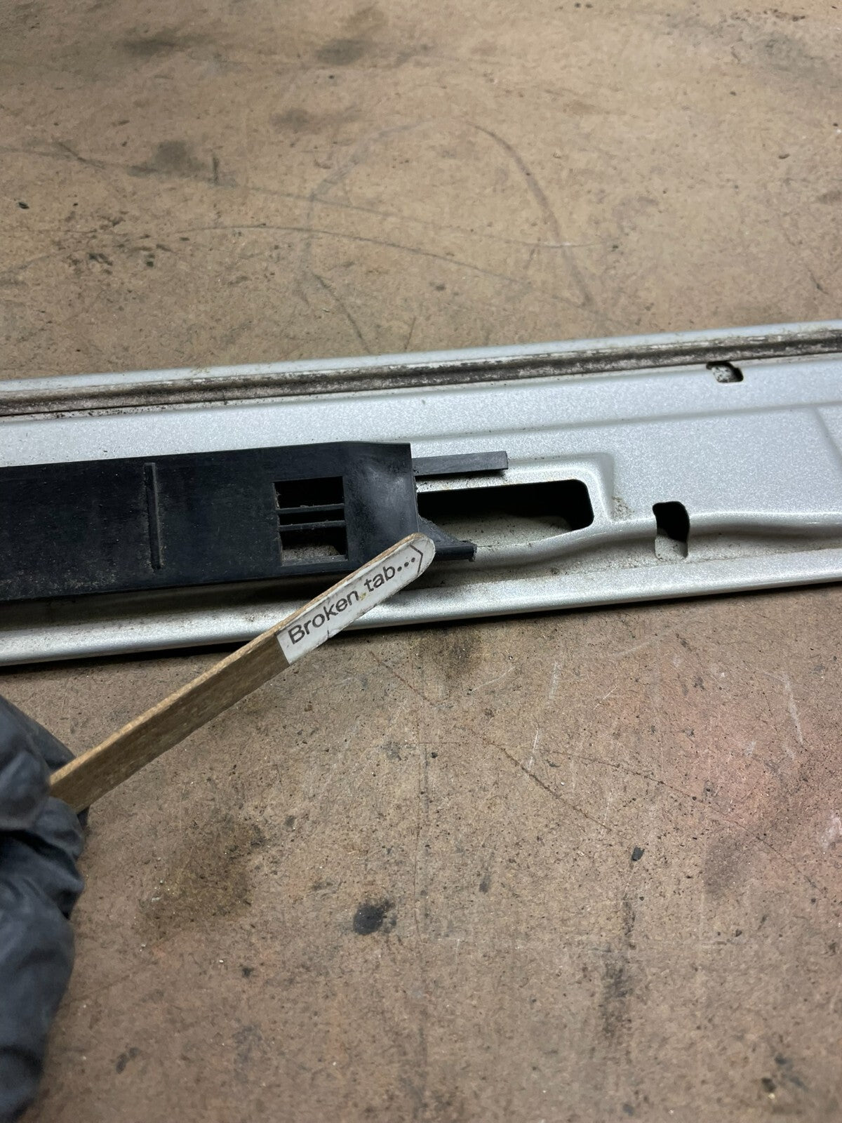 2005-2010 Honda Odyssey Left Driver Rail Cover Quarter Trim Molding L4173 DG10
