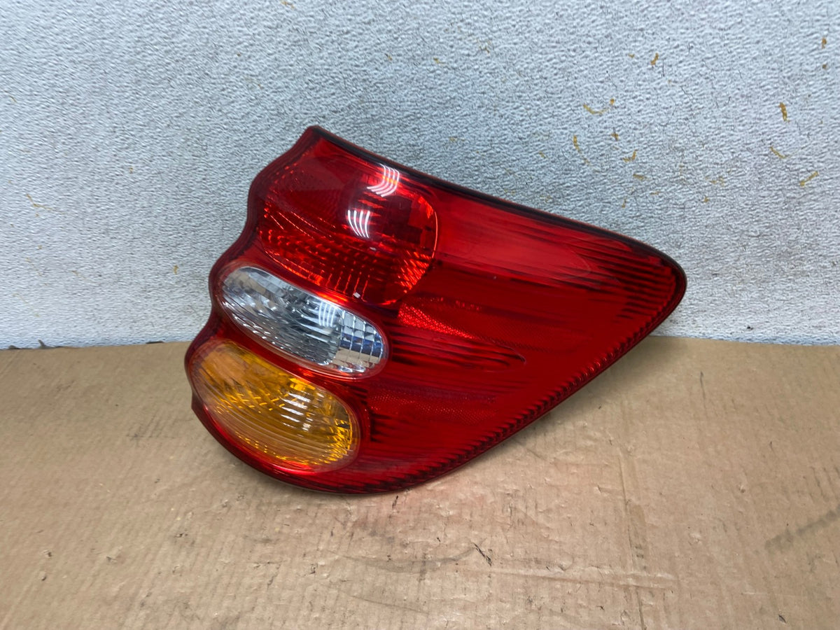 2001 to 2004 Toyota Sequoia Right Passenger Rh Side Tail Light AI7830 LK1