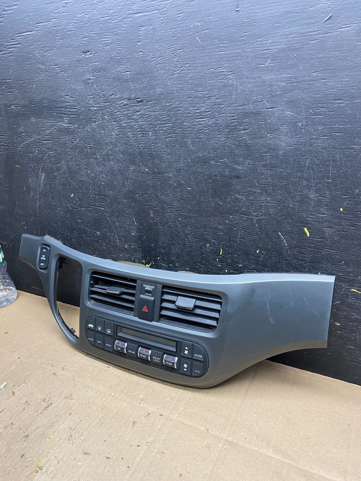 2005 to 2010 Honda Odyssey Radio Climate Control Dash Trim Bezel u4892 DG2