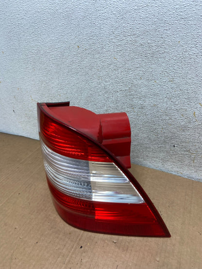 2002-2005 Mercedes ML 350 Ml-Class Right Passenger Rh Side Tail Light AI8403 LK1