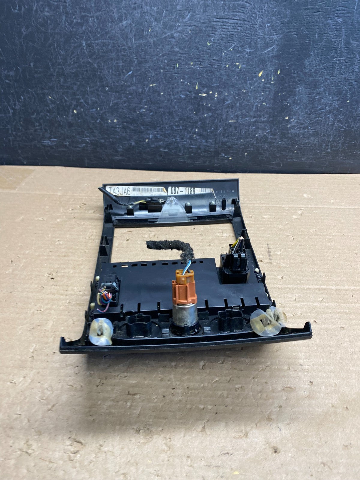 2004 to 2008 Ford F150 Radio Climate Dash Bezel Surround Black AG8374 DG5