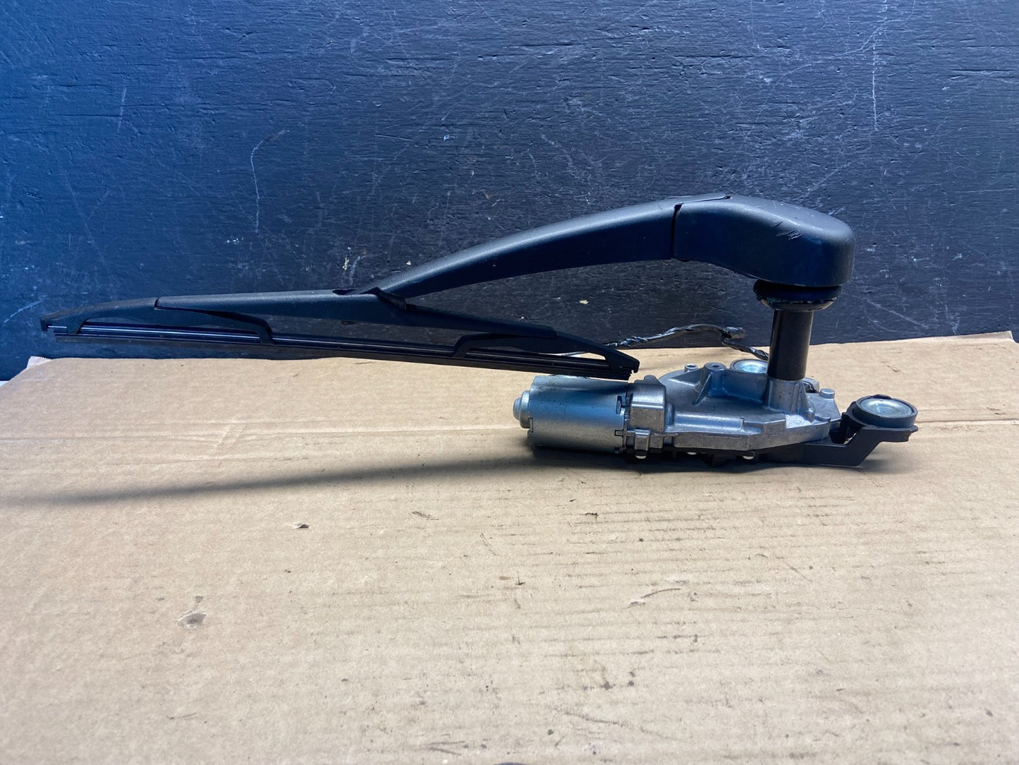 2012 to 2014 Ford Focus Rear Windshield Wiper Motor BV61-17K441-AA ae2514 DG3
