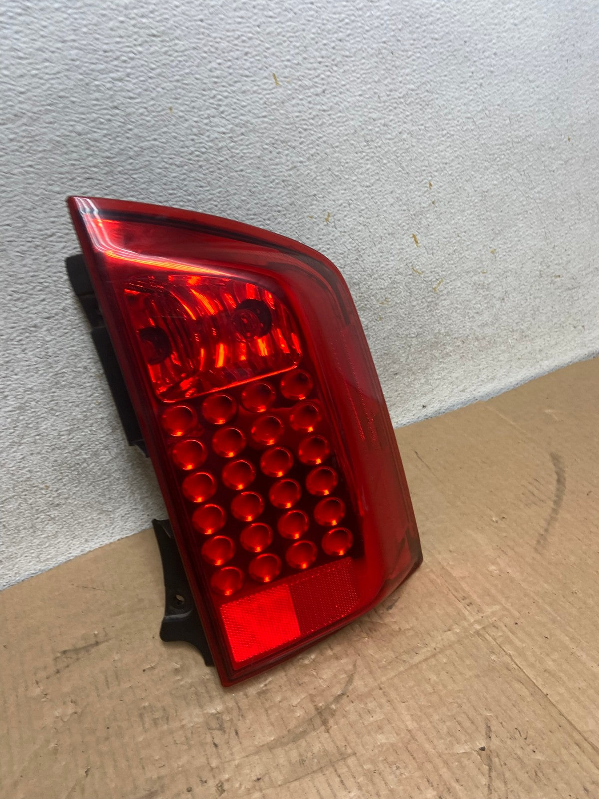 2004 to 2010 Infiniti Qx56 Right Passenger RH Side Tail Light AI7014 LK2