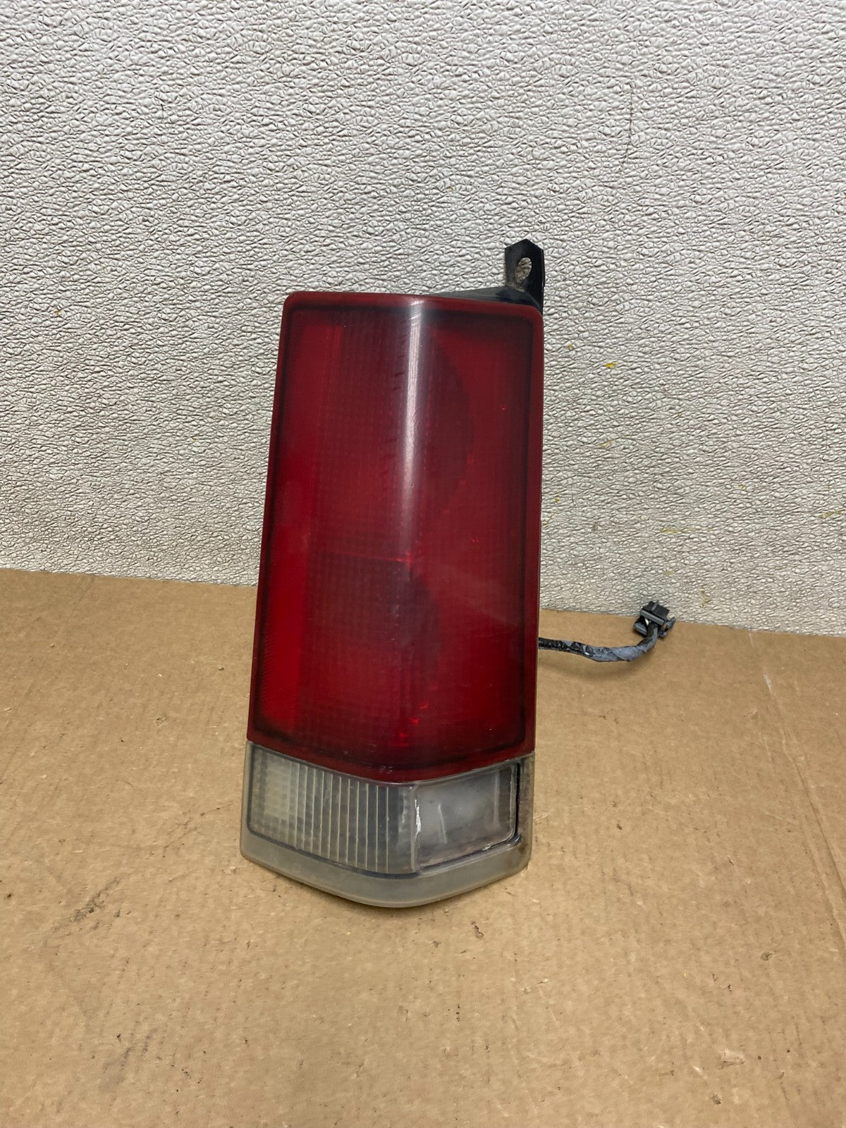 2001 2002 Chevrolet Express 1500 2500 3500 Right Passenger Tail Light W8457 DW0