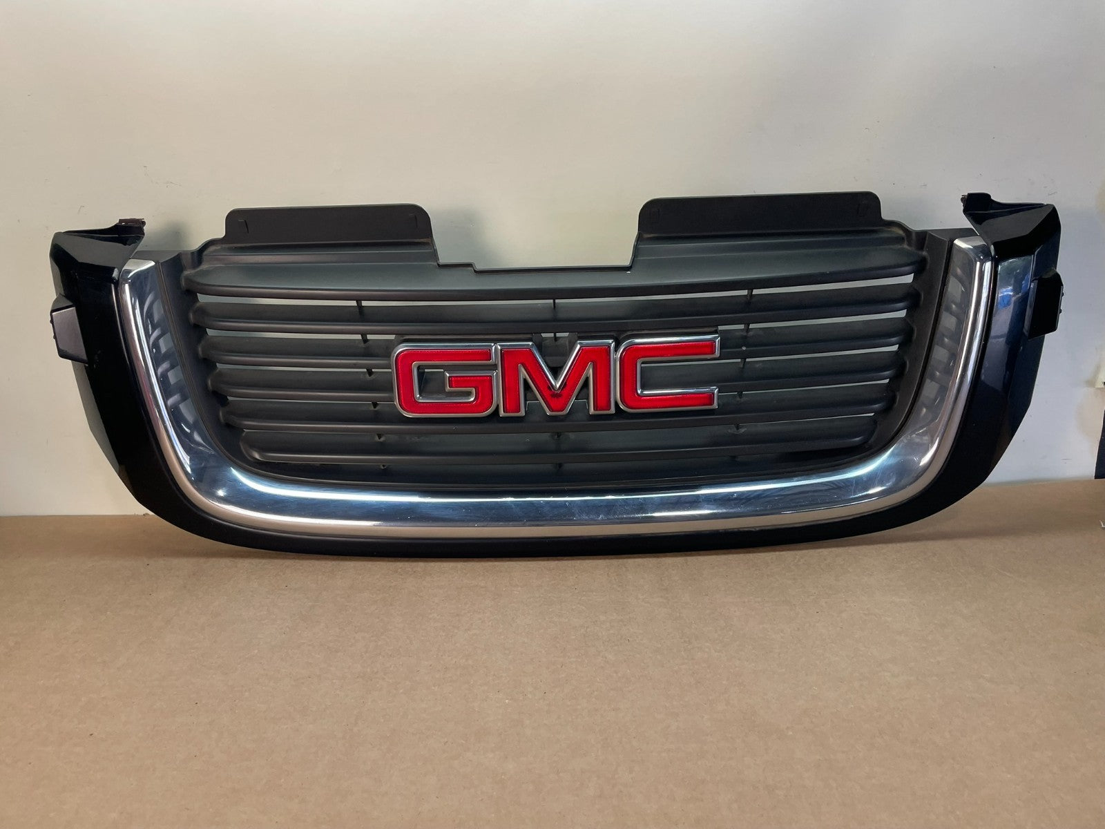 2002 to 2009 Gmc Envoy Front Upper Grill Grille AF8546 DG0