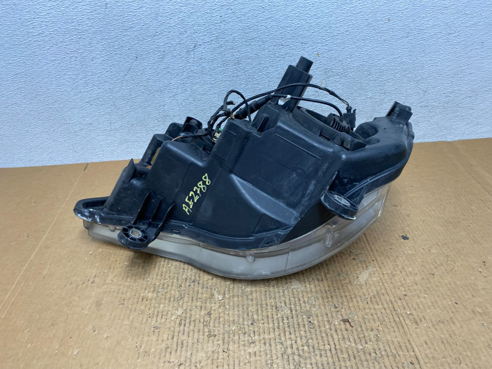 2011 to 2016 Chrysler Town and Country Right Passenger Headlight AE2788 DW7