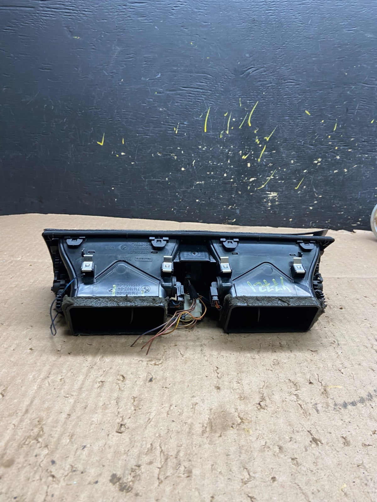 2007 to 2013 BMW X5 X6 Center Console Dash Air Vent OEM Y7721 DG3