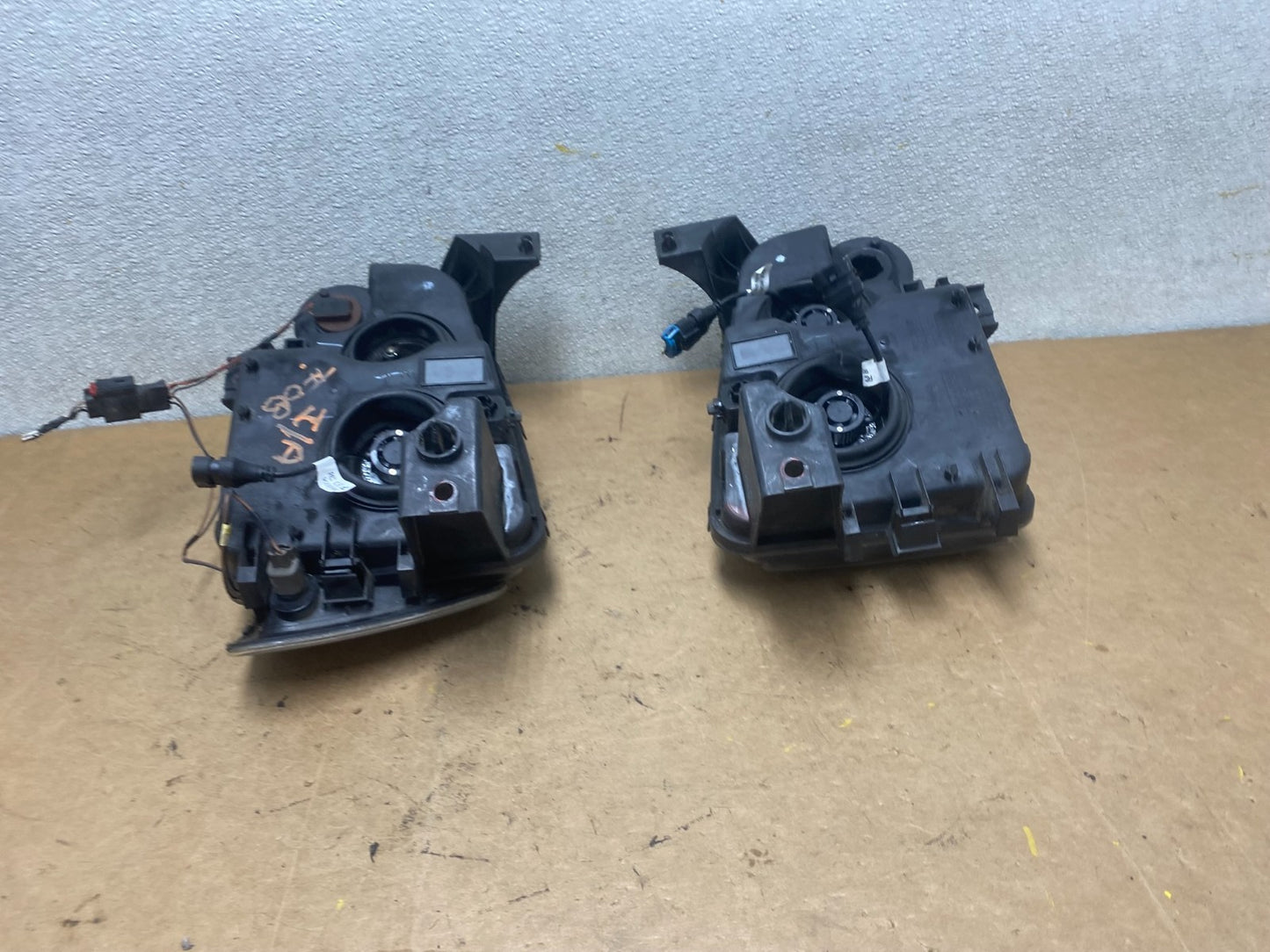 2007 to 2010 Dodge Charger Left+Right Set Side Headlights X5543 DW15