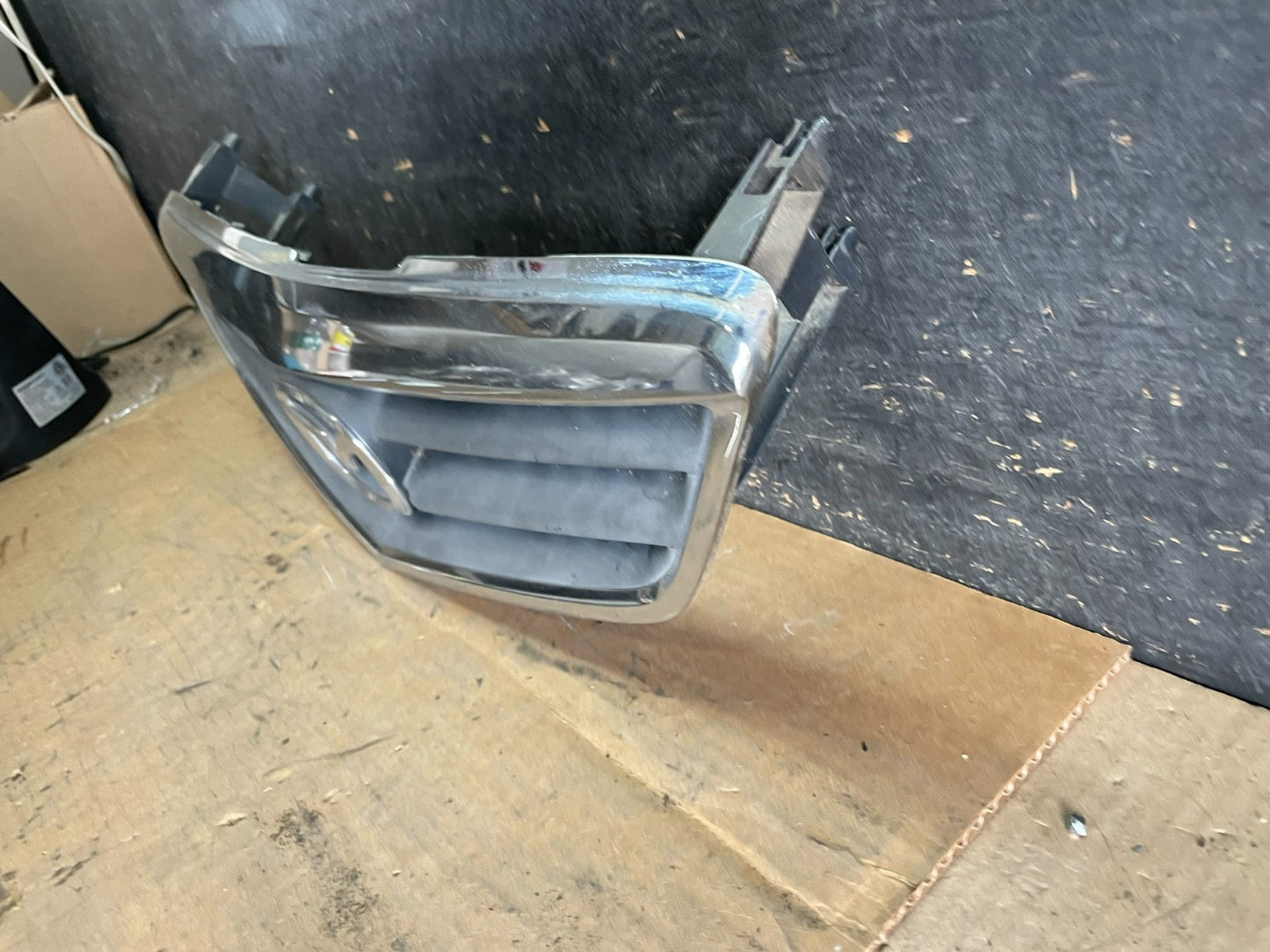1999 Mazda 626 Front Upper Grill Grille Oem R0079 DG1