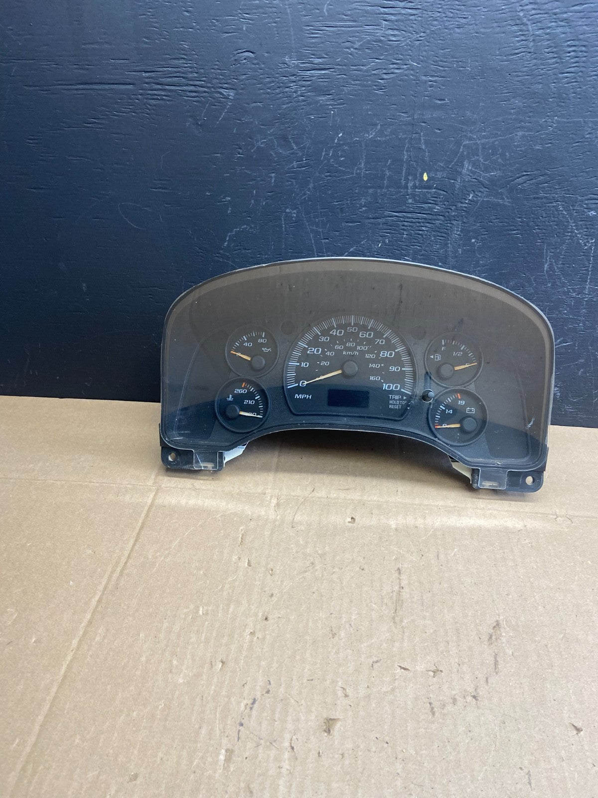 2004 to 2007 Chevrolet Express Speedometer Cluster Gauge OEM  AB9382 DG0