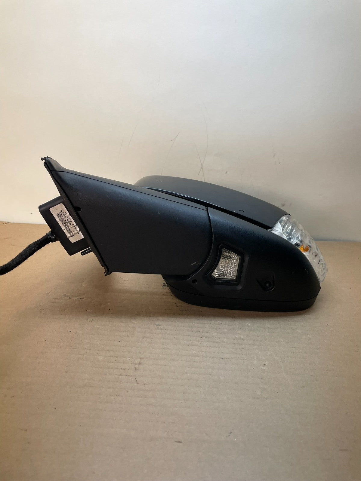 2007 to 2014 Volvo XC90 Left Driver View Door Turn Signal Mirror AH8791 DW3