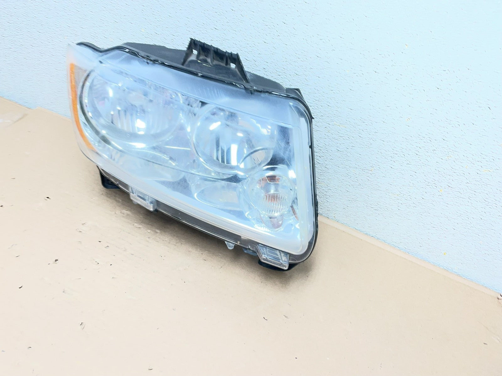 2011-2013 Jeep Grand Cherokee Right Passenger Halogen Headlight AA9957 DW1